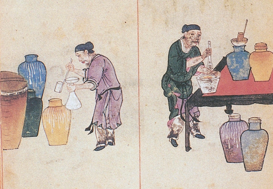 Rossiya xususiy belanchak Sankt-Peterburg kochalarida yalangoch ayollar