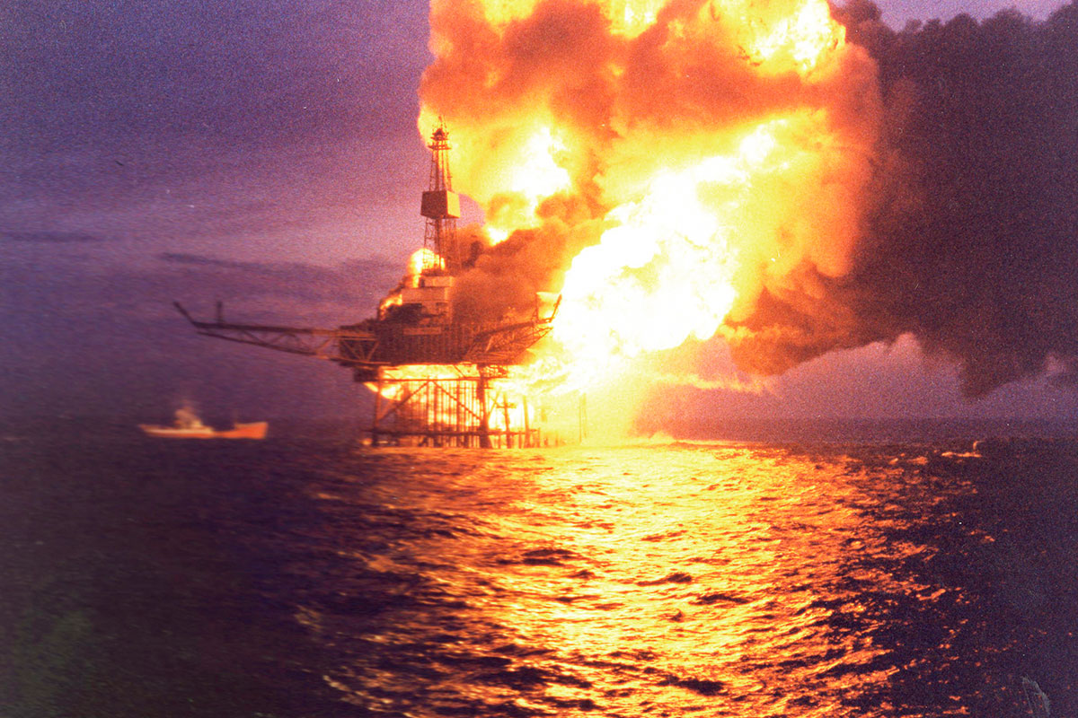 Olieplatform ontploft: Inferno op de Noordzee | historianet.nl
