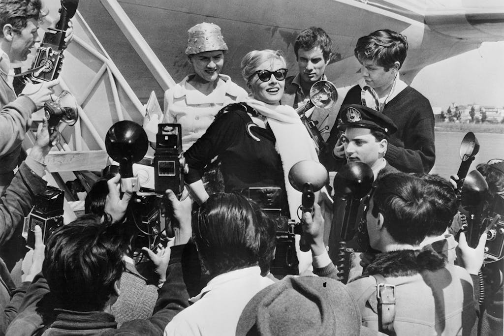 Anita Ekberg ne La dolce vita atterra all'aeroporto di Roma Anita Ekberg ne La dolce vita atterra all'aeroporto di Roma