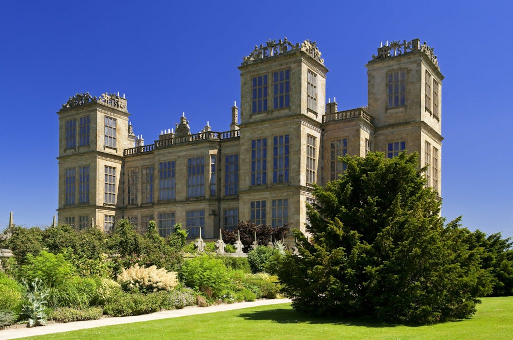 Gideontapetet hænger igen i Hardwick Hall efter to årtiers