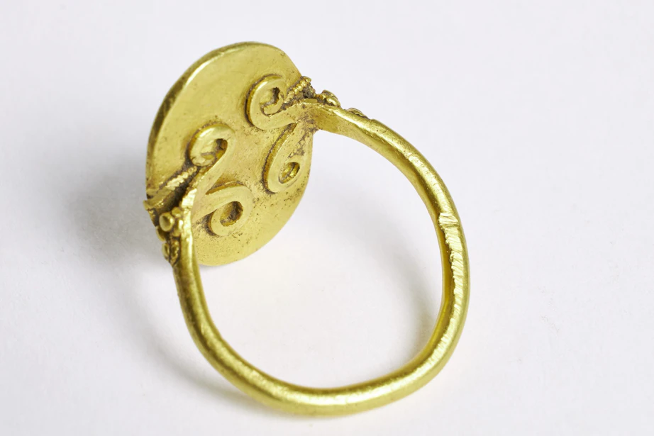 Gouden ring getuigt wellicht van vorstengeslacht van vóór de Vikingtijd ...