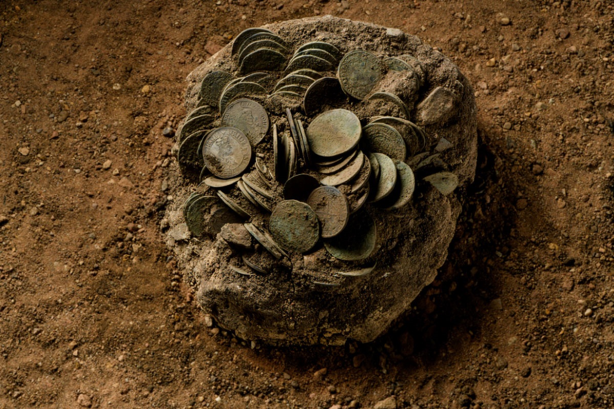 500 år gammel sølvskat opdaget under gammelt landsted | historienet.dk