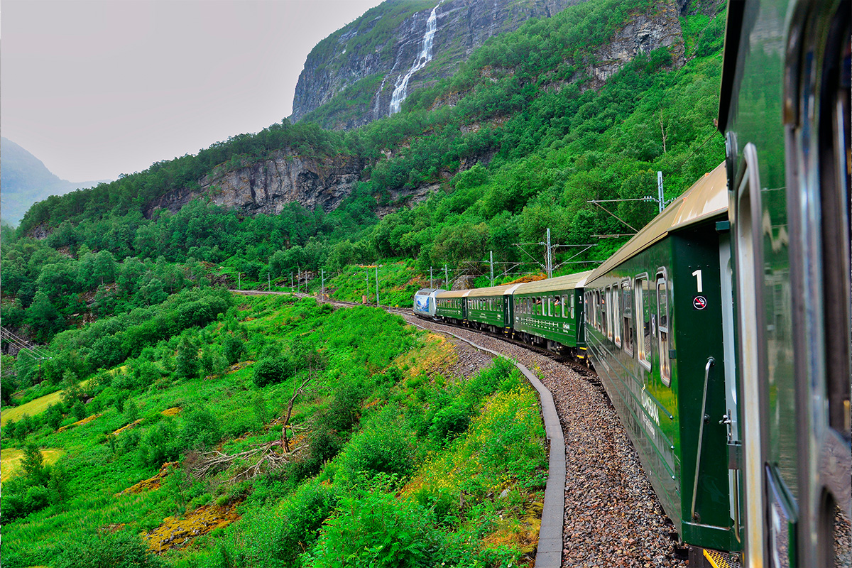 fl-msbanen-i-norge-truet-tog-endte-som-en-turistmagnet-historienet-dk