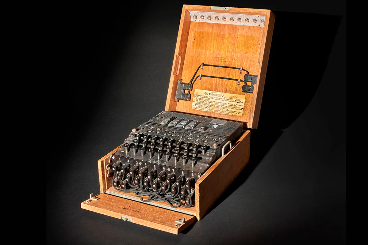 Zeer zeldzame Enigma-codeermachine geveild | historianet.nl