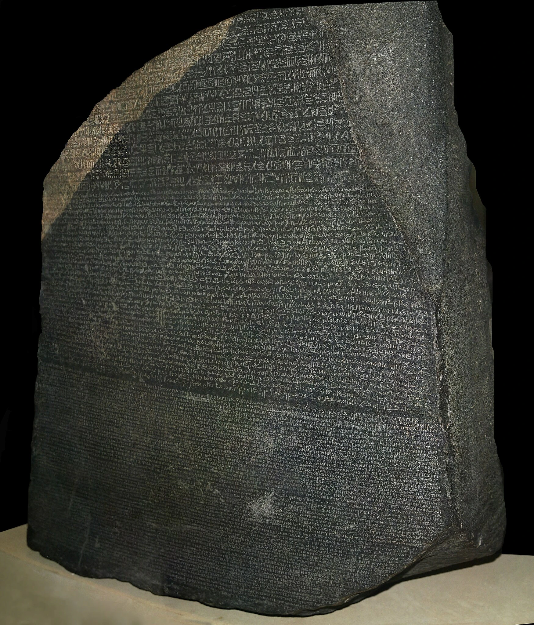 arkeologer-fann-en-tavla-som-endast-vertr-ffas-av-rosettastenen