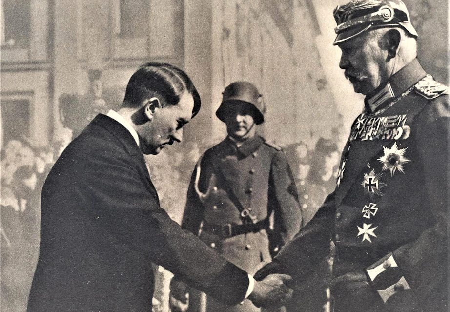 Hur kom Hitler till makten i Tyskland? | varldenshistoria.se