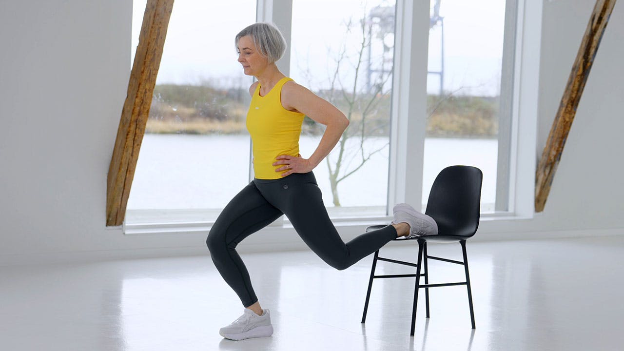 Nainen tekee senioritreeniä