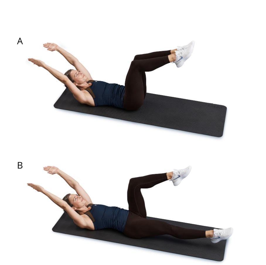 Kvinna gör magövning