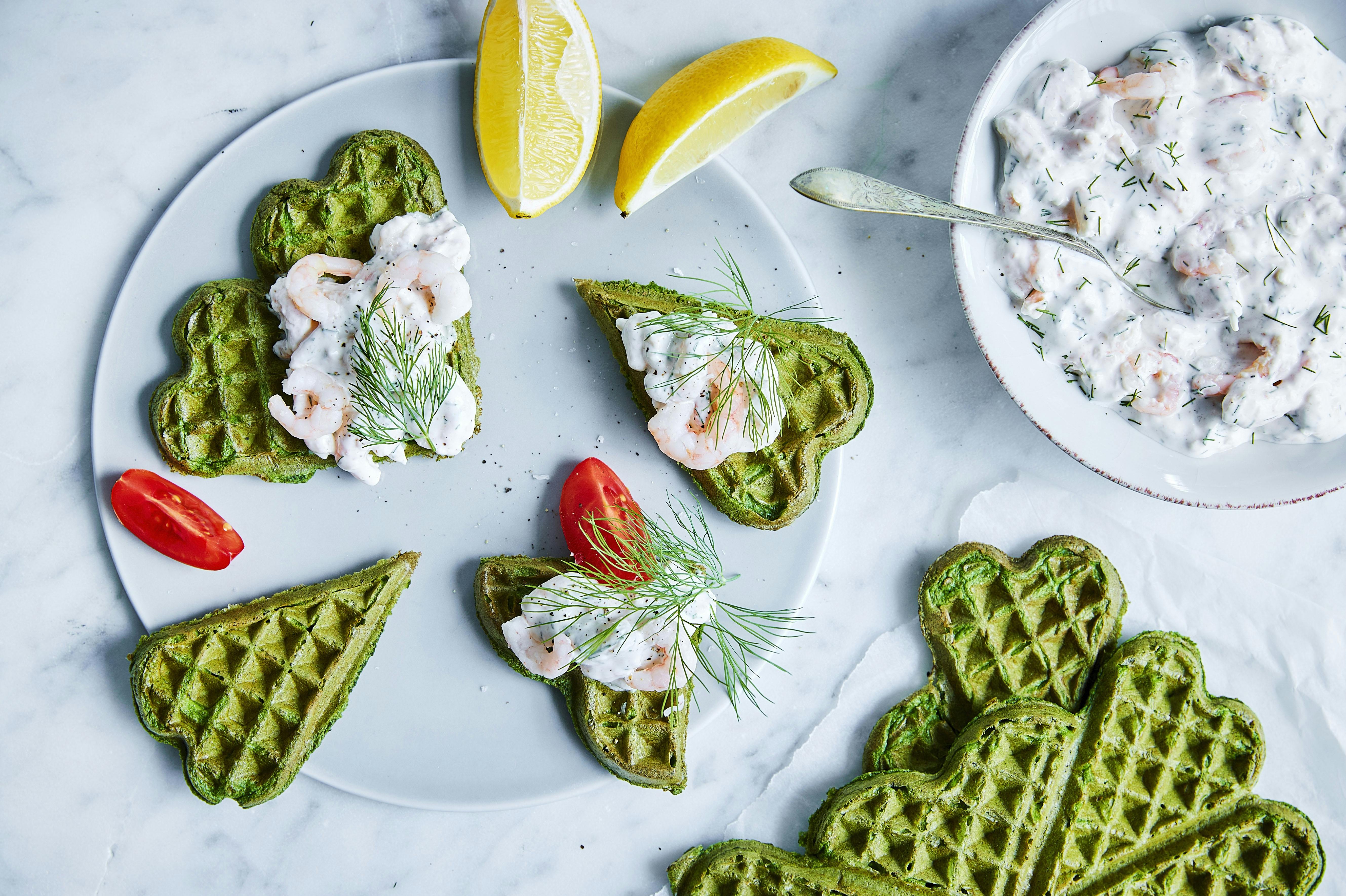 Spenatvåfflor med räksallad