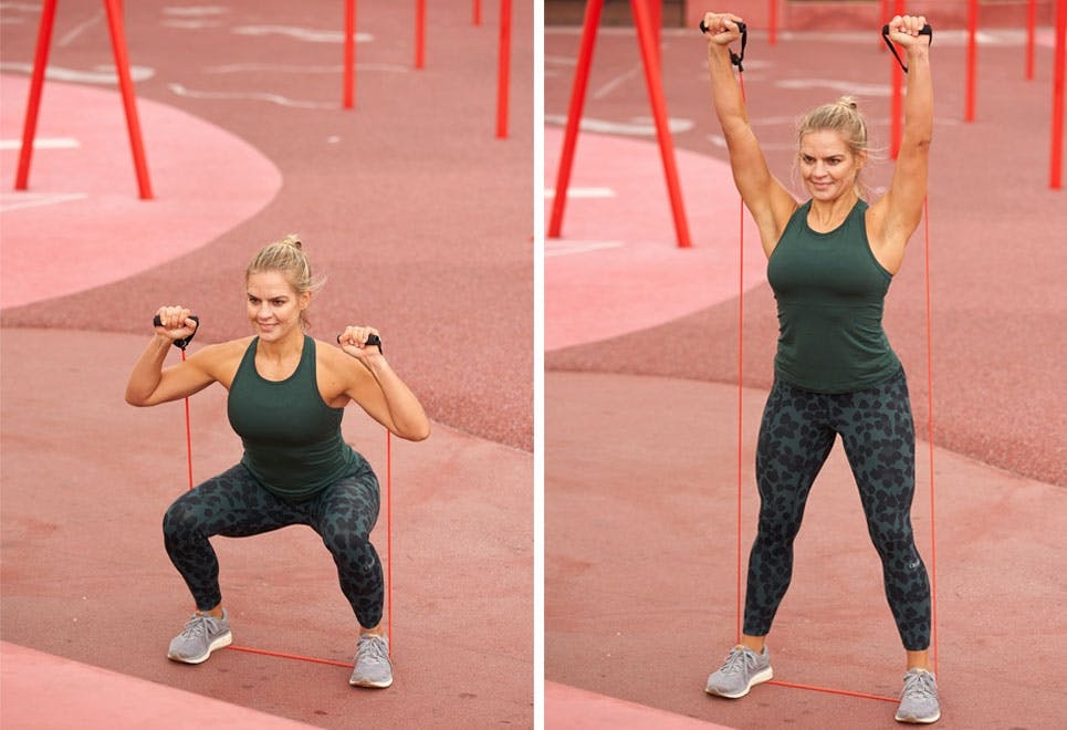 Kvinne tar knebøy med strikk 