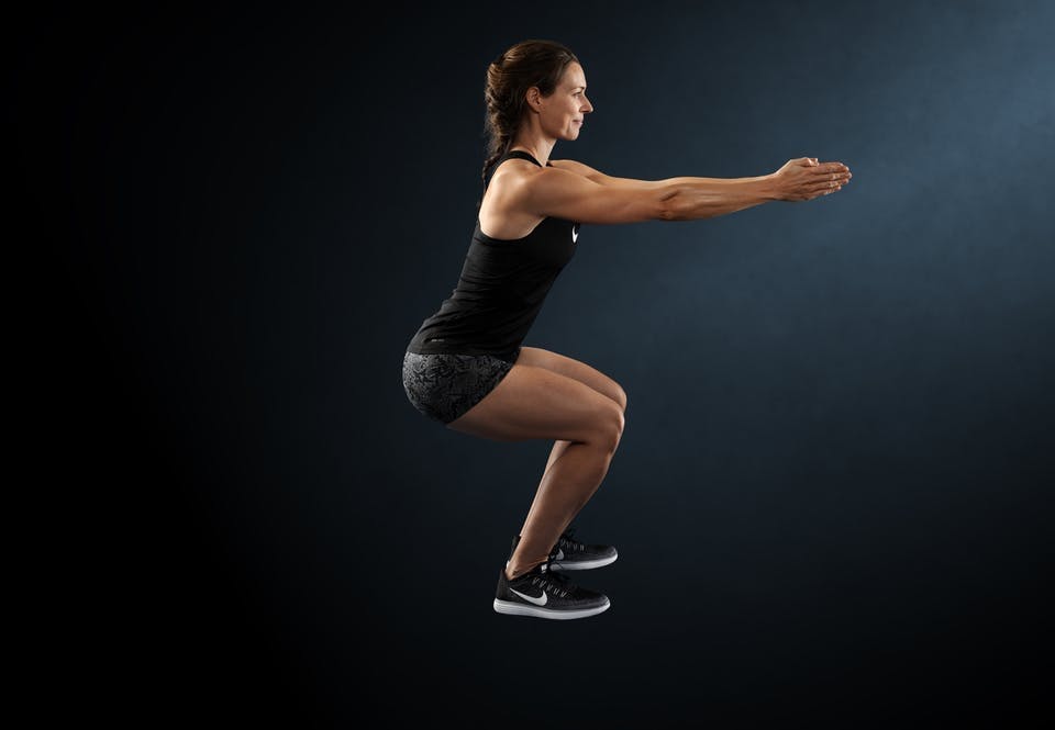 Kvinde laver squat
