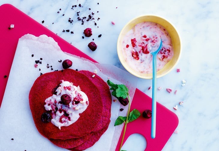 Rødbedepandekager med hindbær-skyr creme 