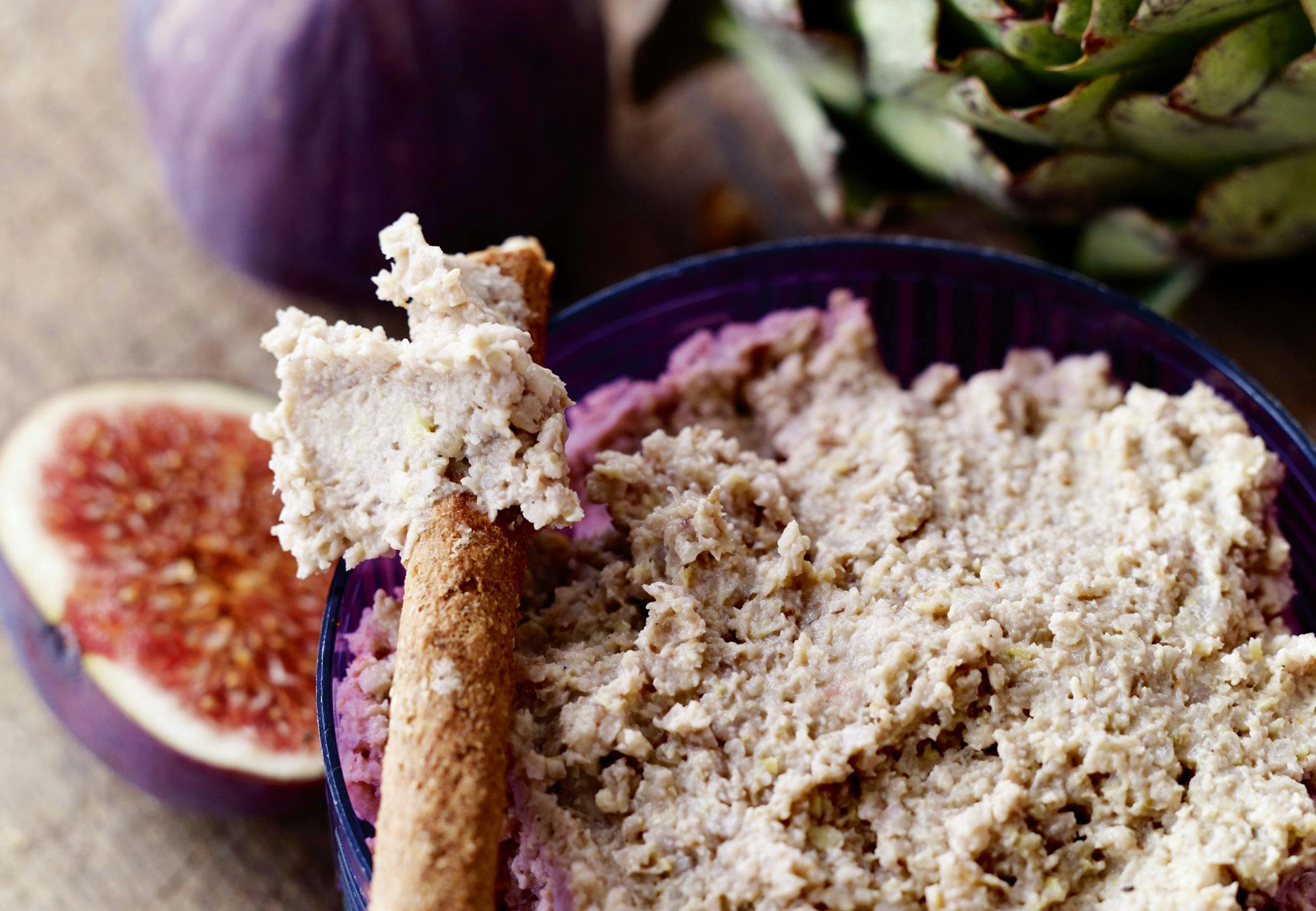 Hjemmelavet hummus med artiskokhjerter