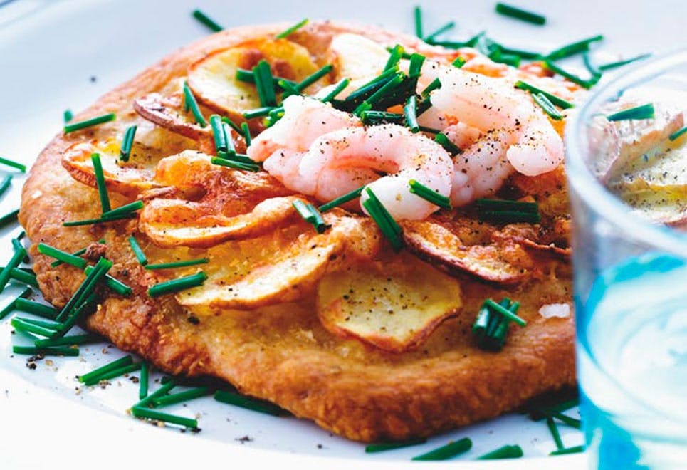 Sunde minipizzaer med rejer og kartofler