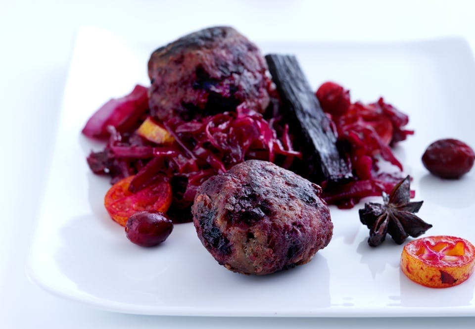 Kjøttkaker med rødbeter og rødkål