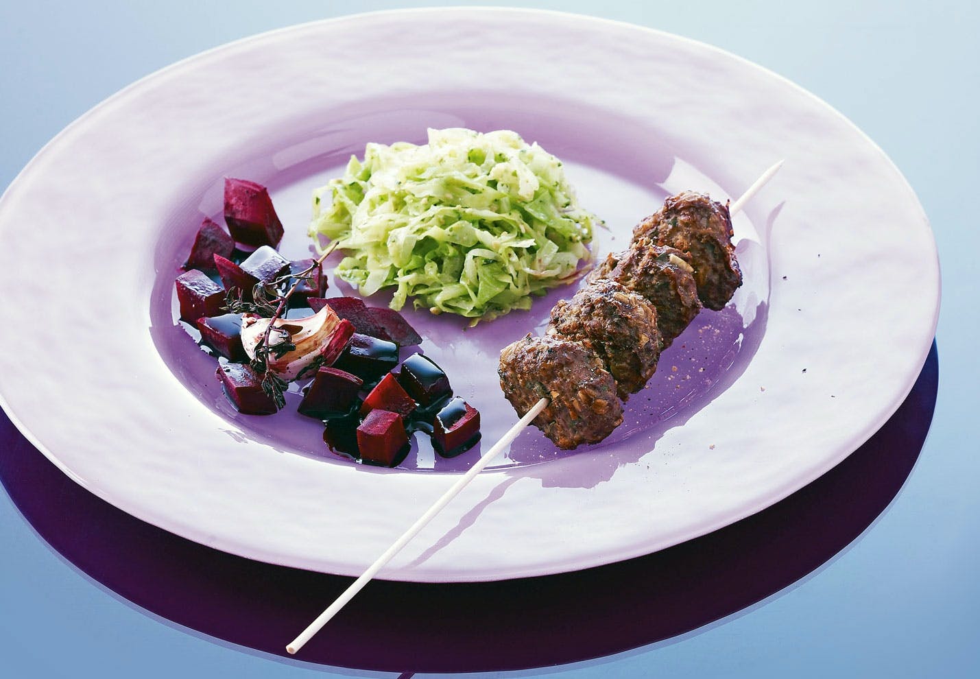 Kjøttkaker med rødbeter og kålpesto