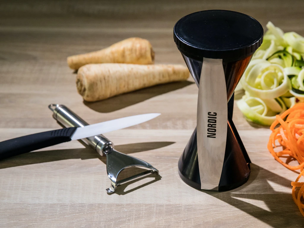 Vihannessorvi, kuorimaveitsi ja vihannesveitsi