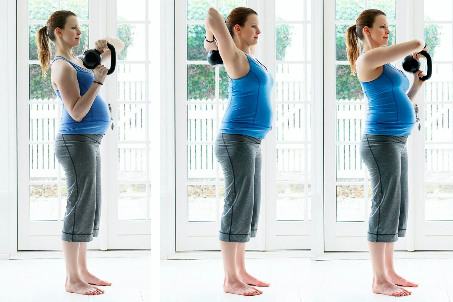 Gravid kvinne trener med kettlebell