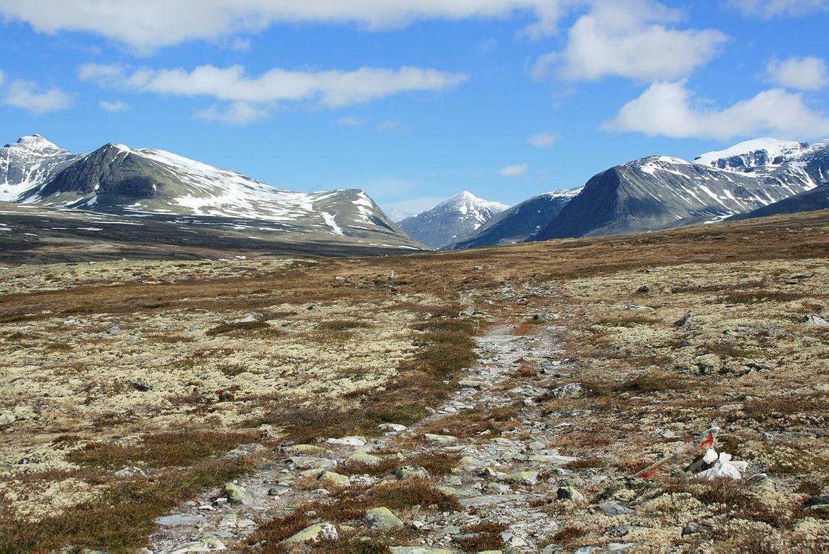 Det er tett mellom toppene i Rondane. Foto: DNT