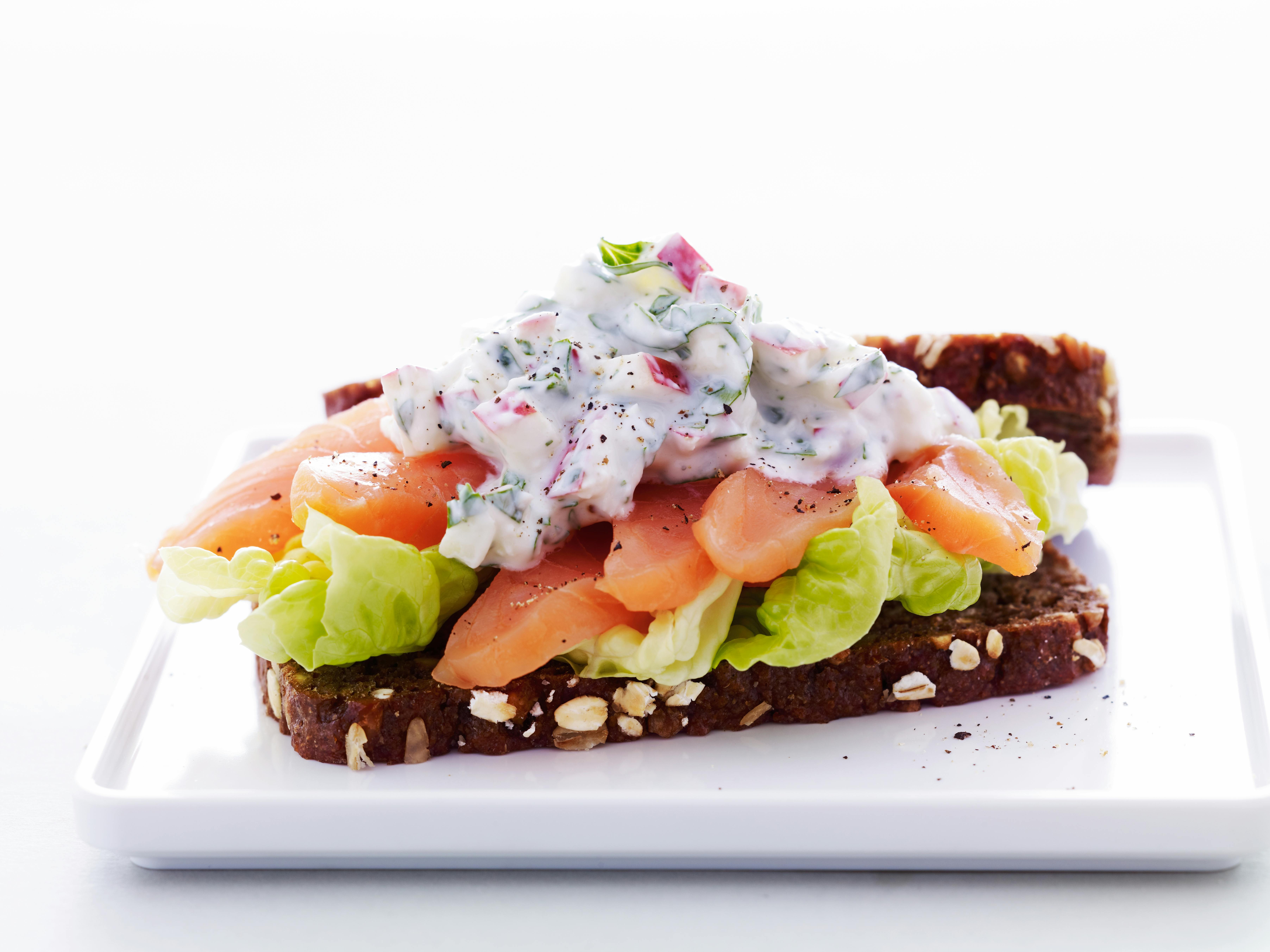 Tallerken med innholdsrikt smørbrød