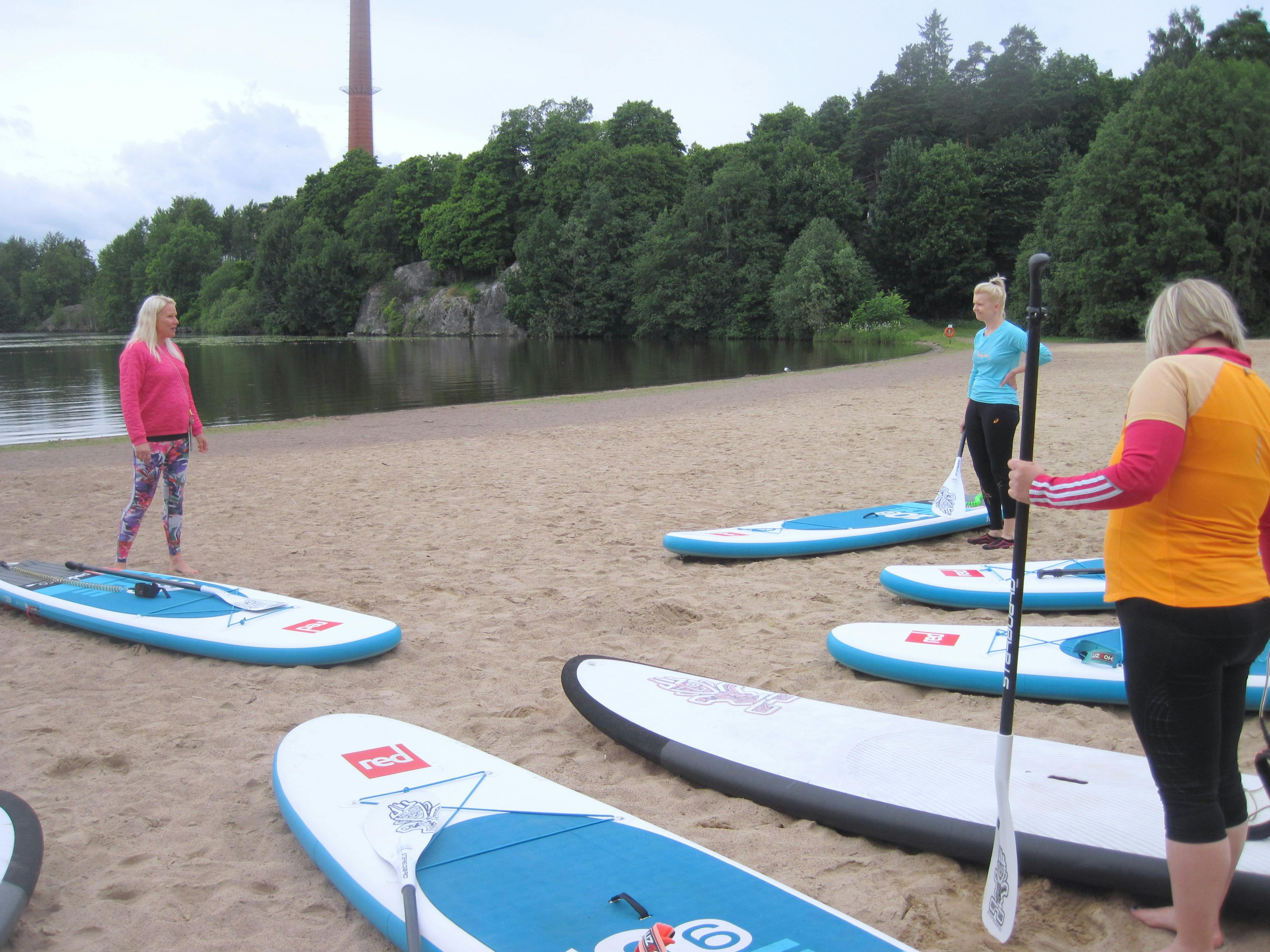 Sanna perehdyttää suppailuun