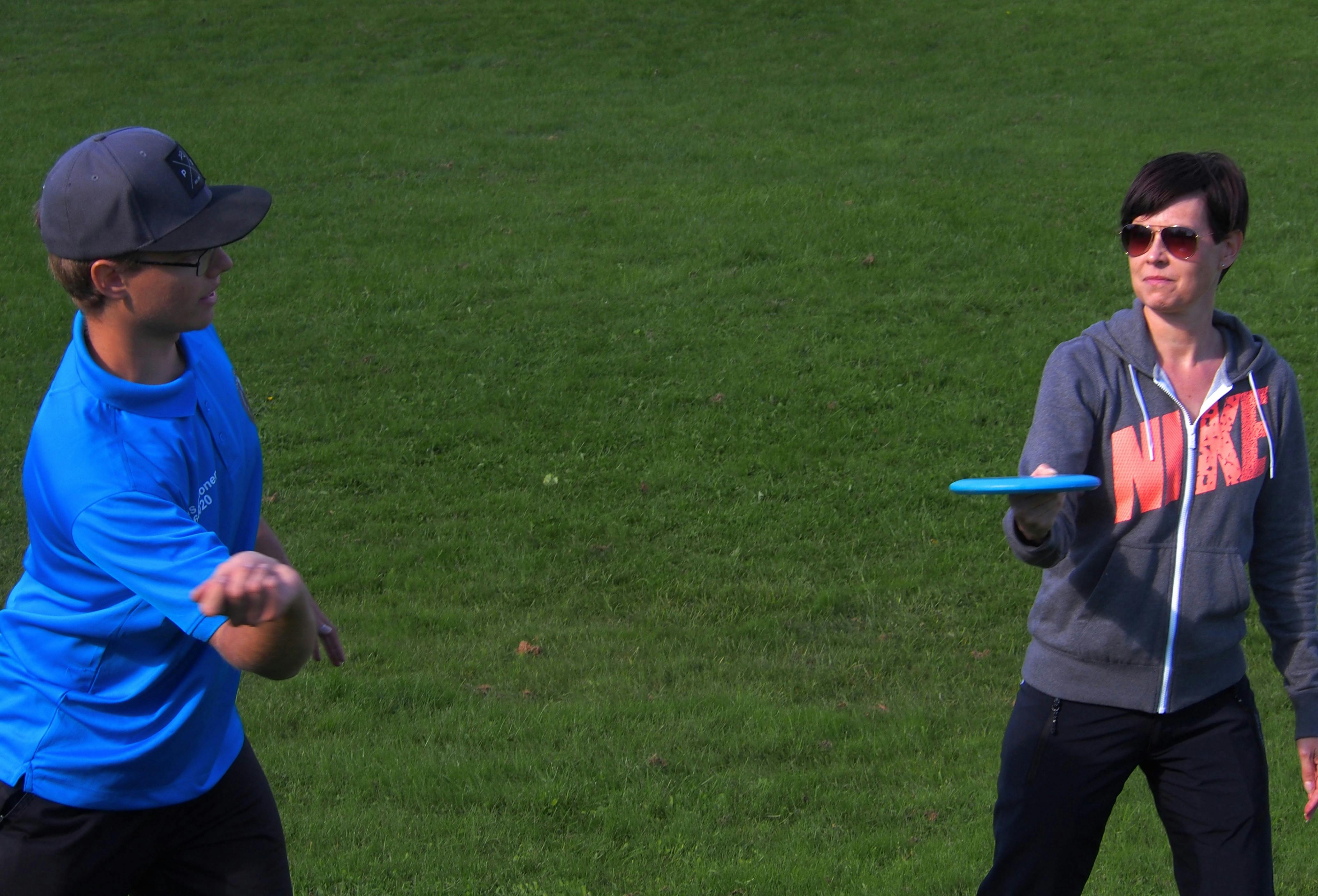 Miten frisbeegolf-kiekkoa pidetään