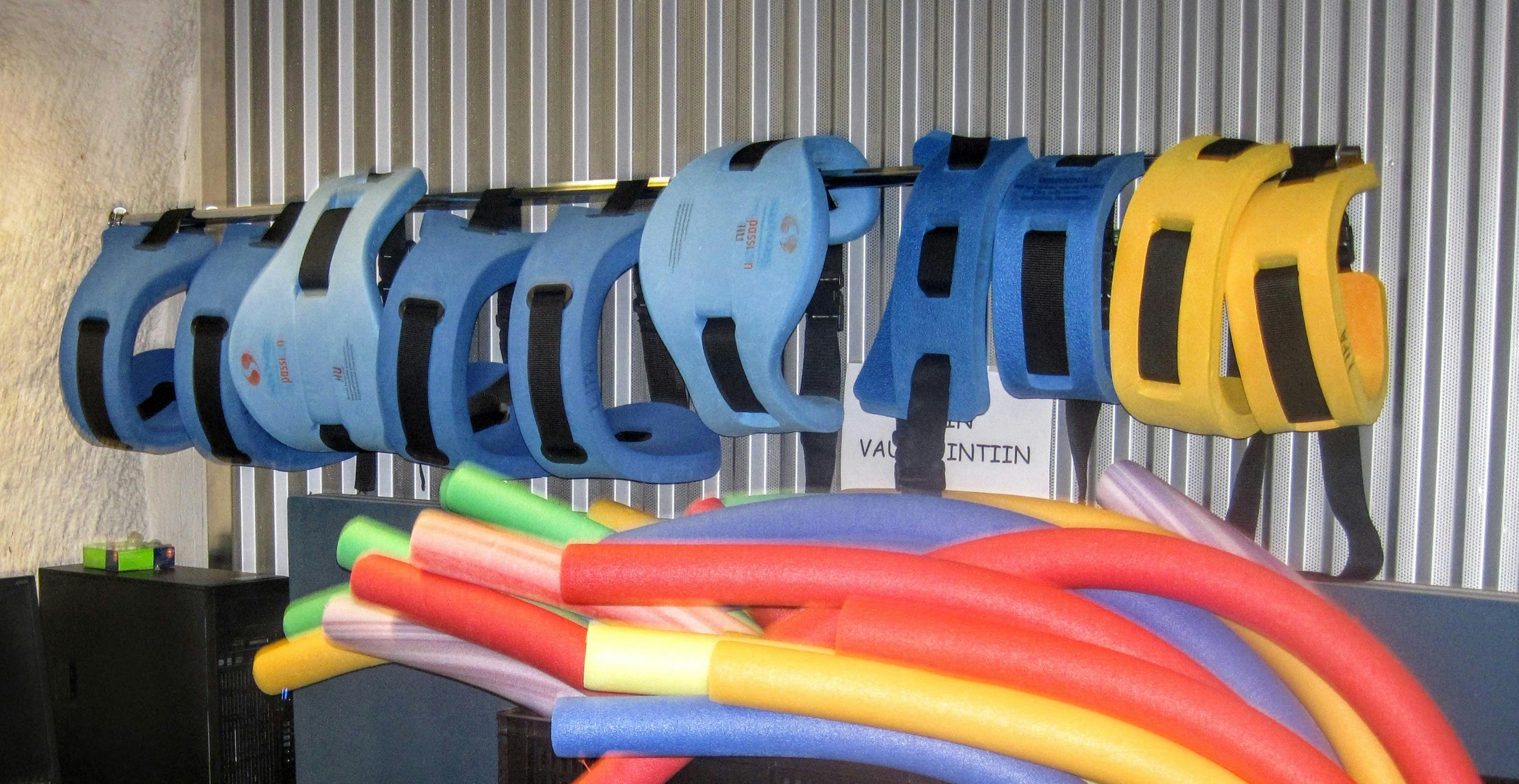 Syvän veden jumppaa - Vesijuoksuvöitä ja lötköpötköjä