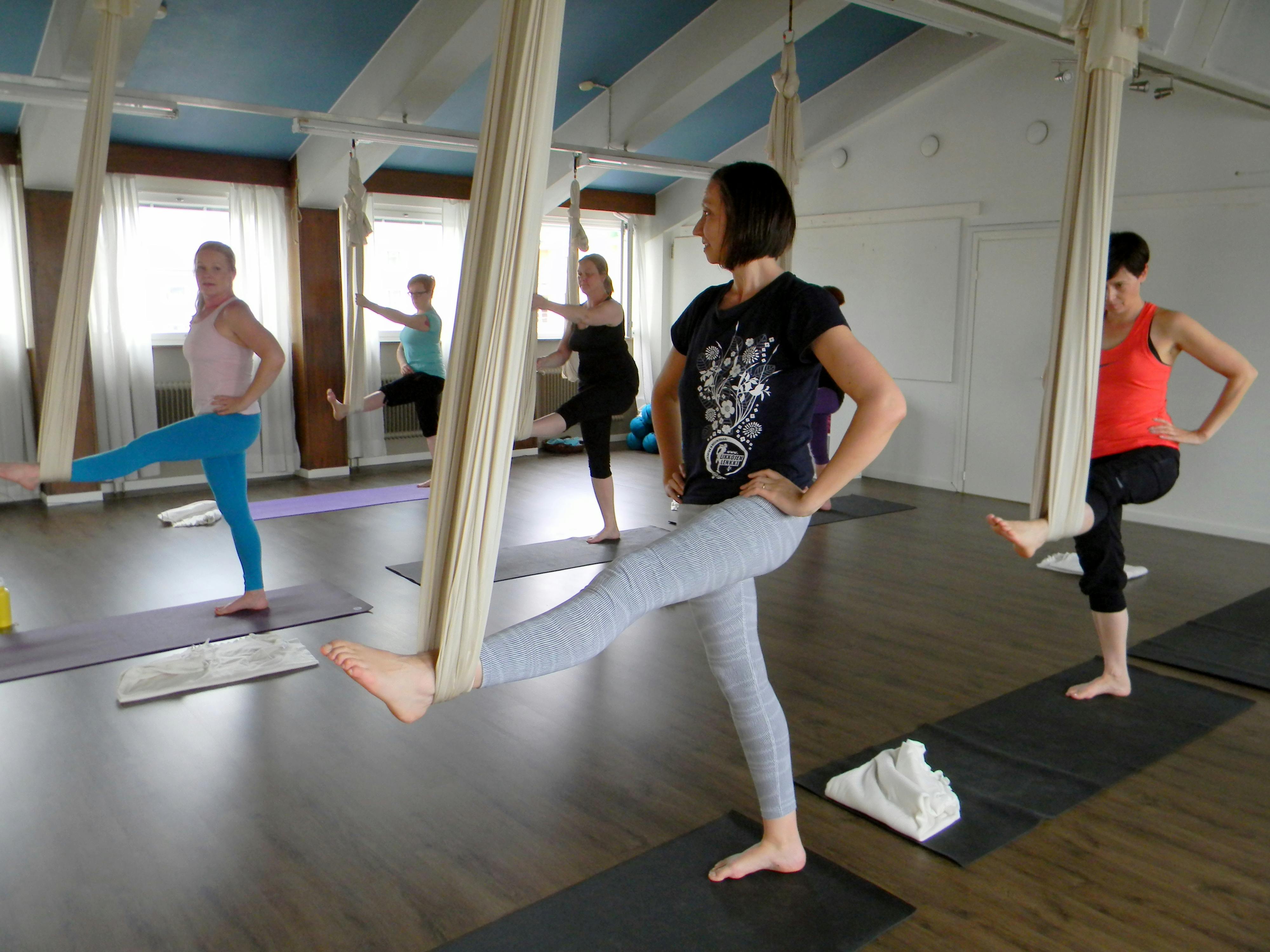 Etummaisena Mirjan ojennus.