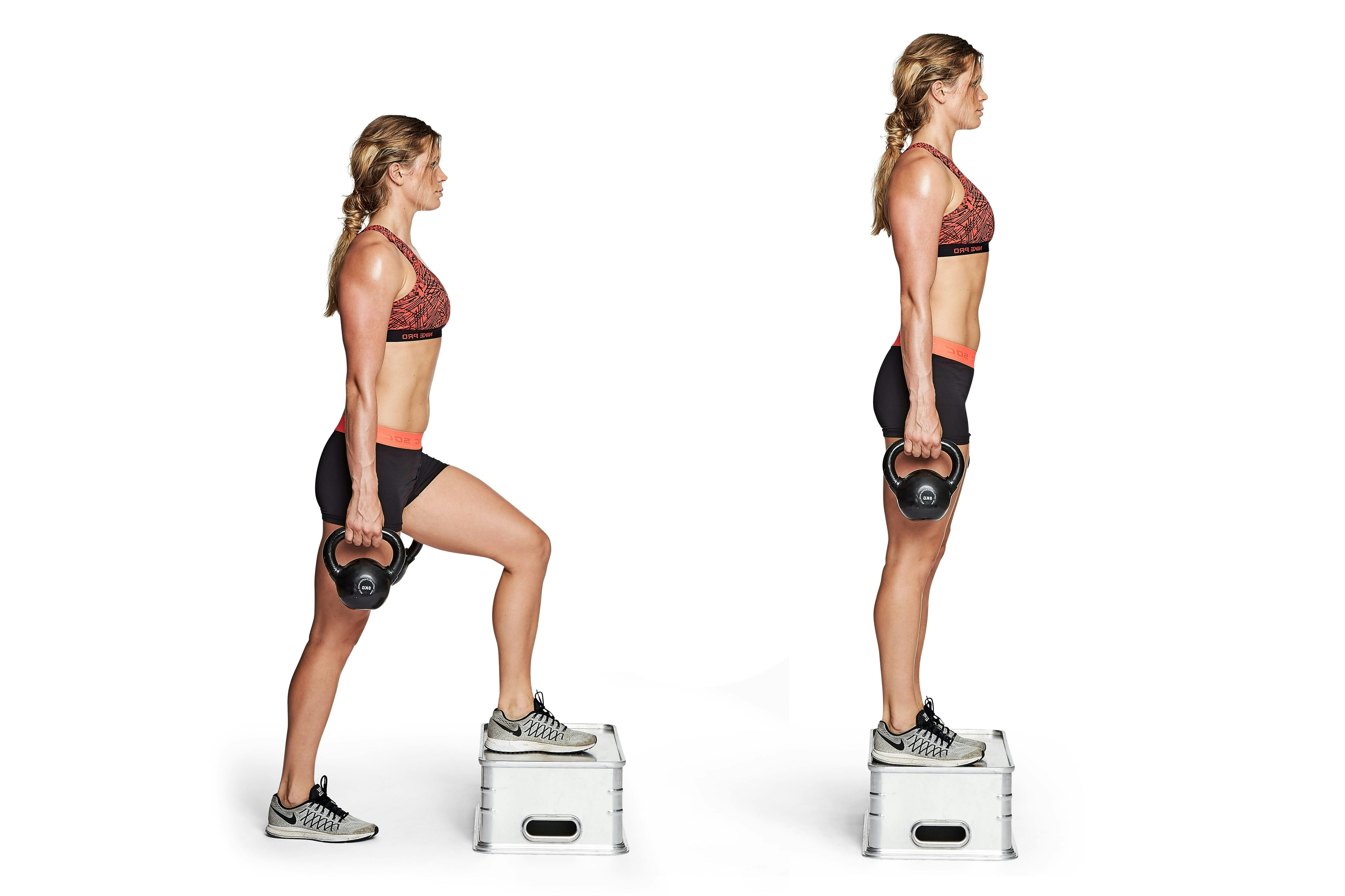 Kvinde laver step-ups