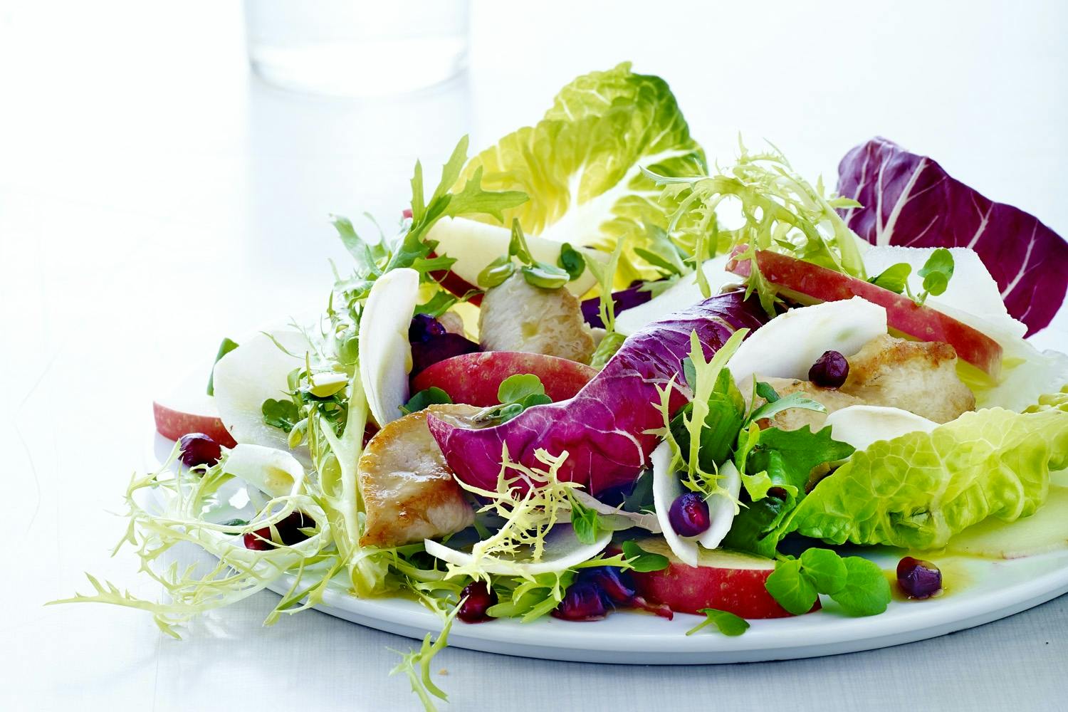 Salat med kylling på en tallerken 