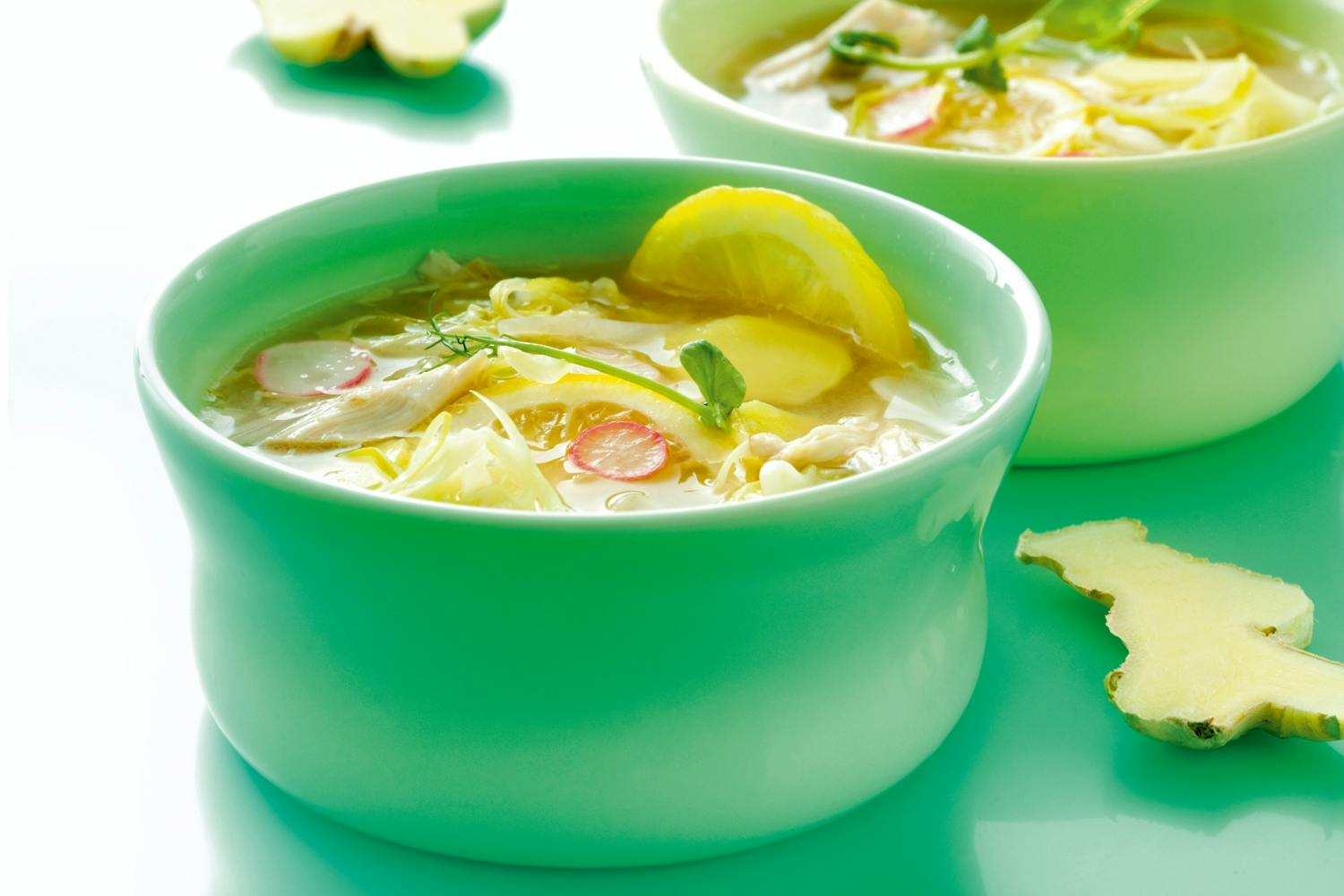Hønsekødsuppe med ingefær og citron