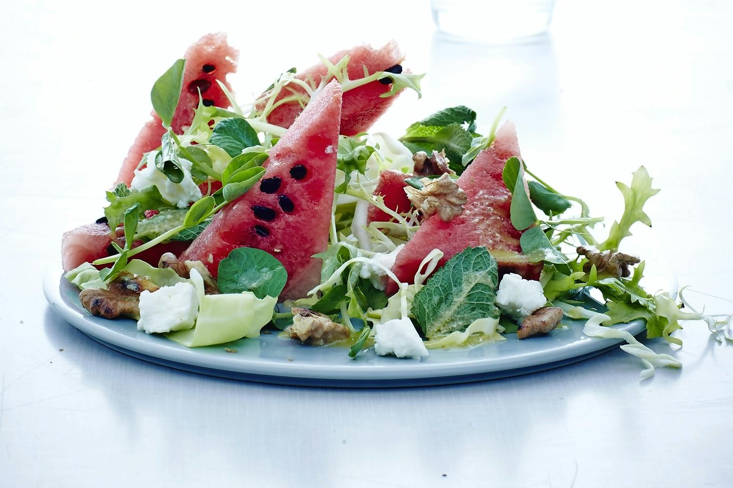 Tallrik med sallad.