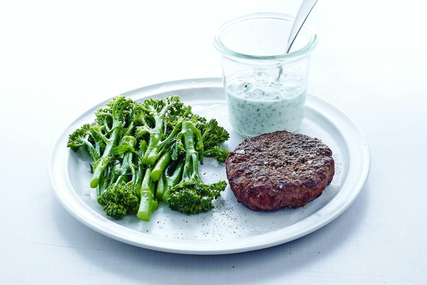 Tallerken med broccoli og bøf