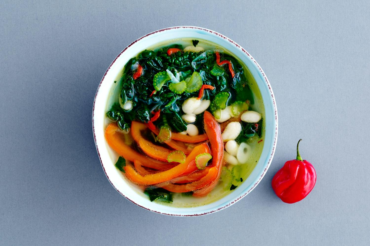 Grøntsagssuppe med hvide bønner