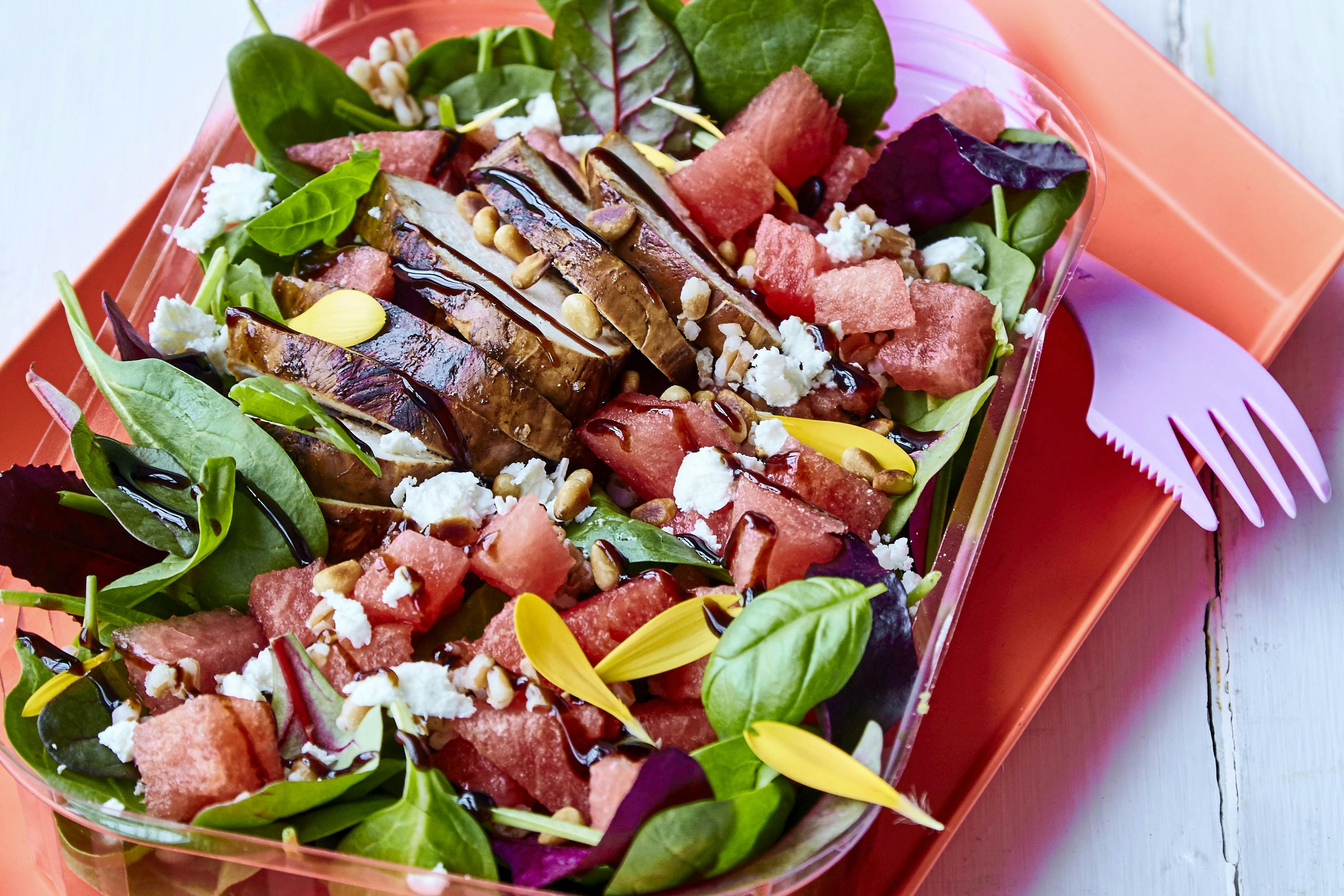 Vesimelonia, pinaattia ja broileria