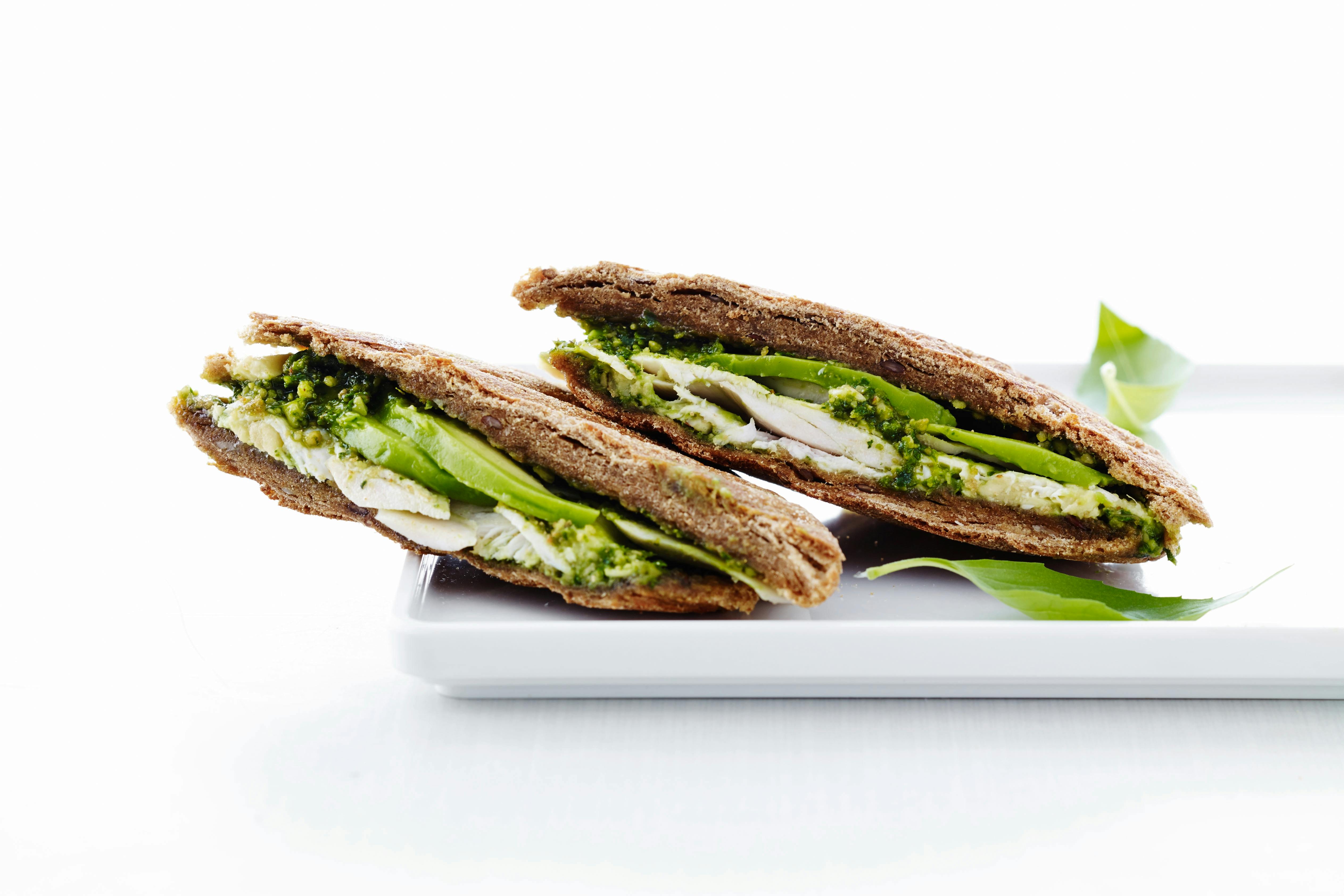 Avokadosandwich med kyllingpesto