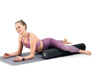 Liggende massasje av innside lår bindevev