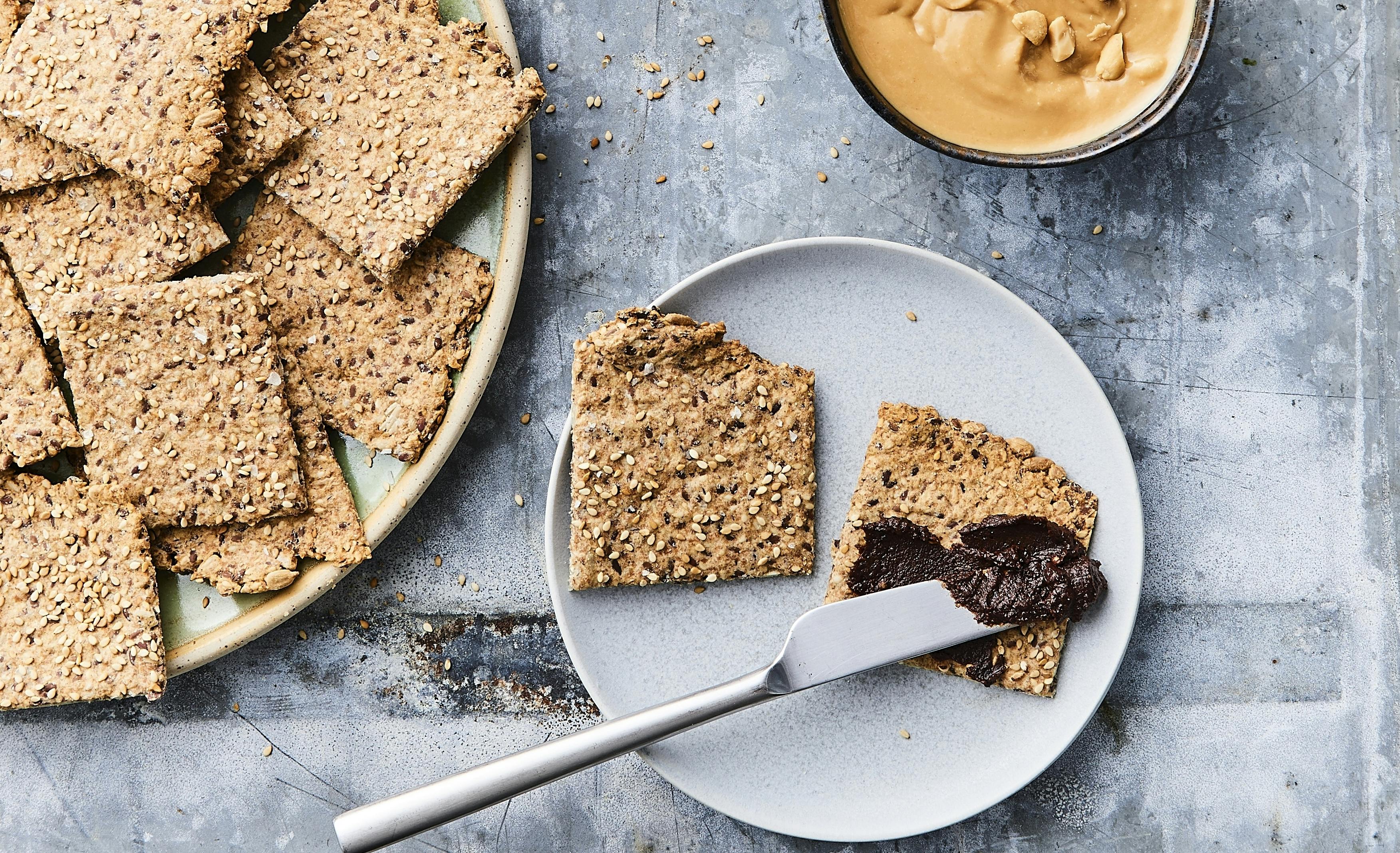 Näkkileipää lautasella