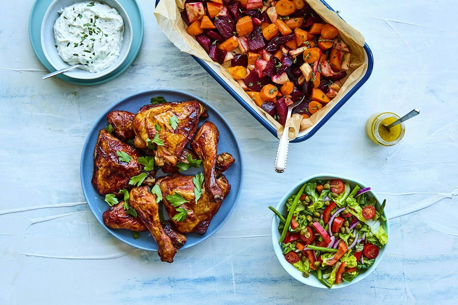 Barbecuebroileria, uunijuurekset ja rakuunadippi
