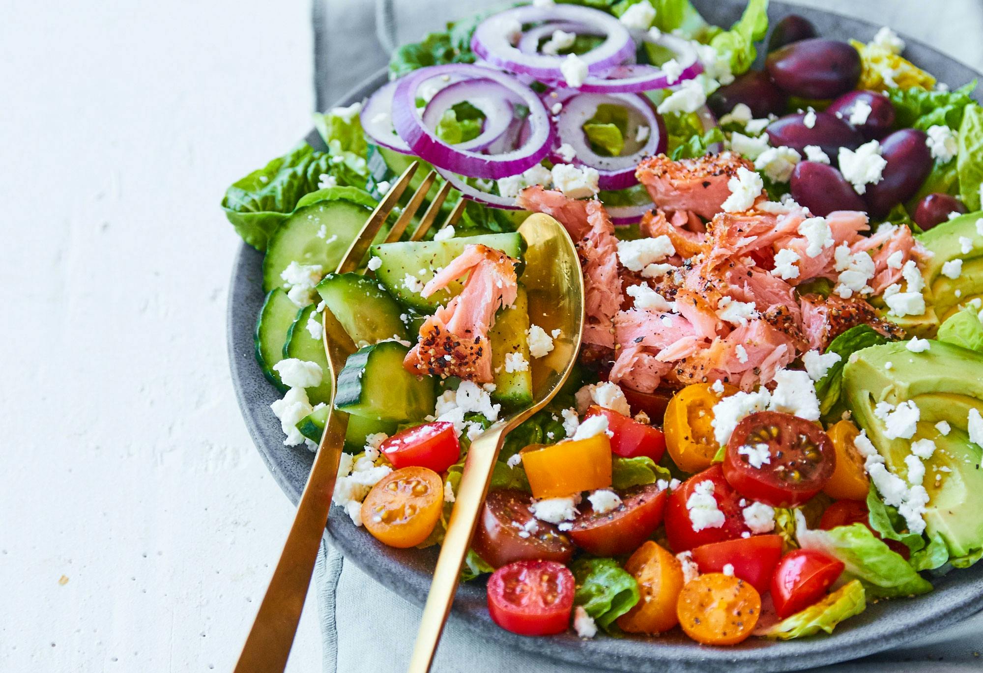 Middelhavsinspirert salat med laks