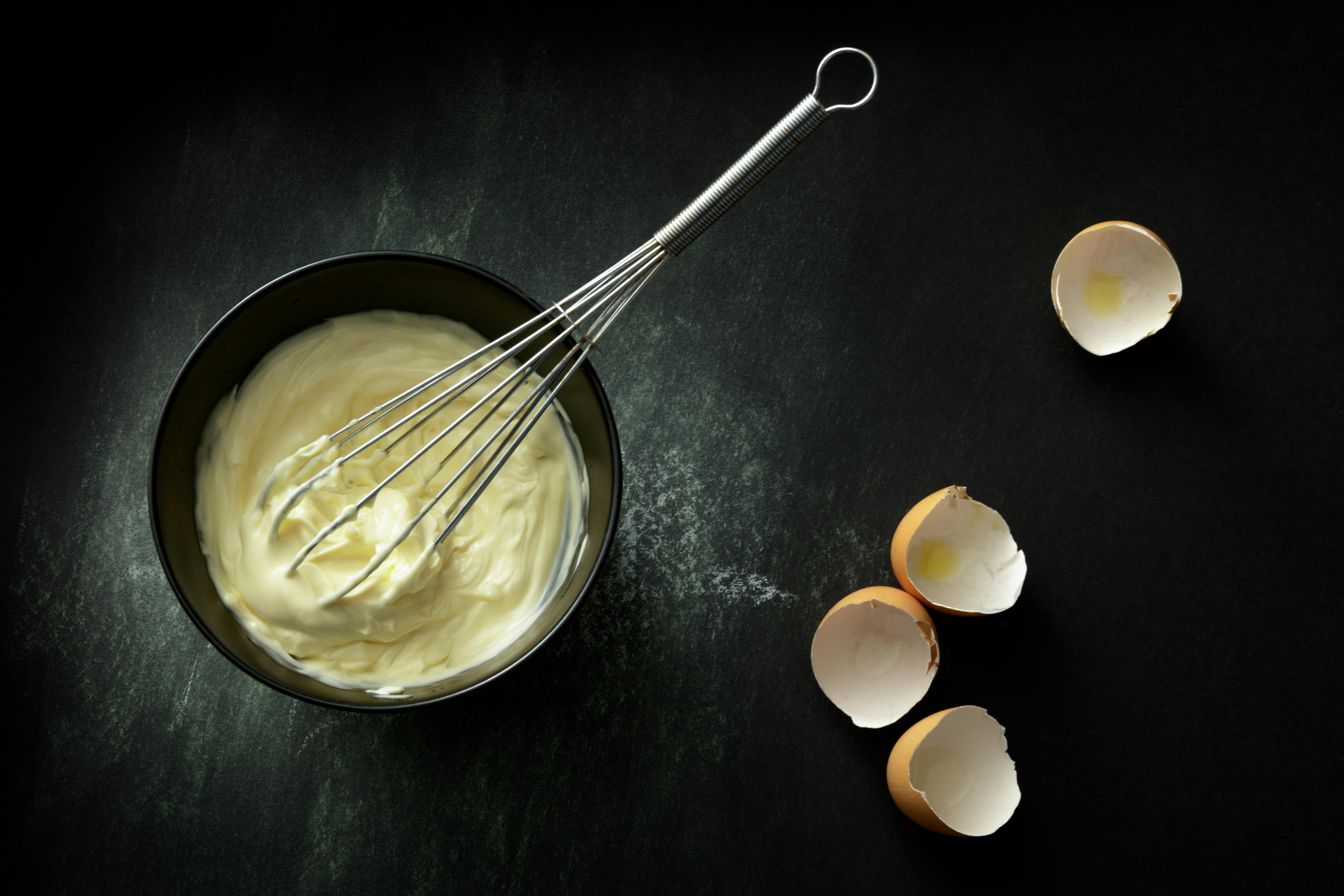 Skål med mayonaise