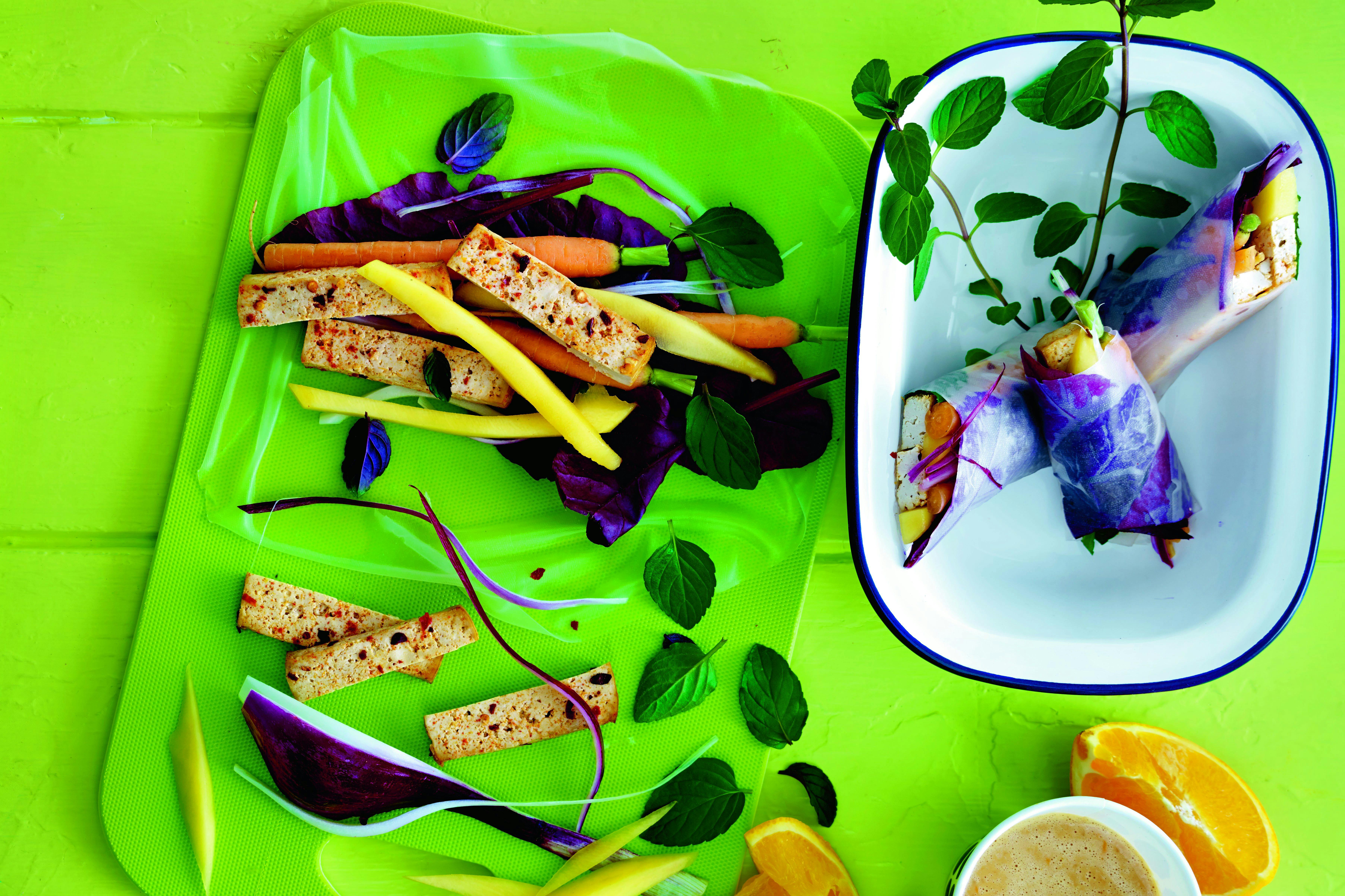 Rullar med tofu och jordnötsdressing
