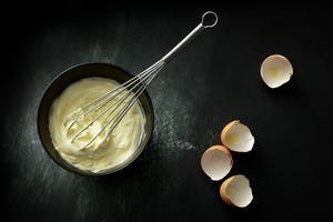 Skål med majonäs