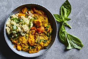 Skål med dhal og quinoa