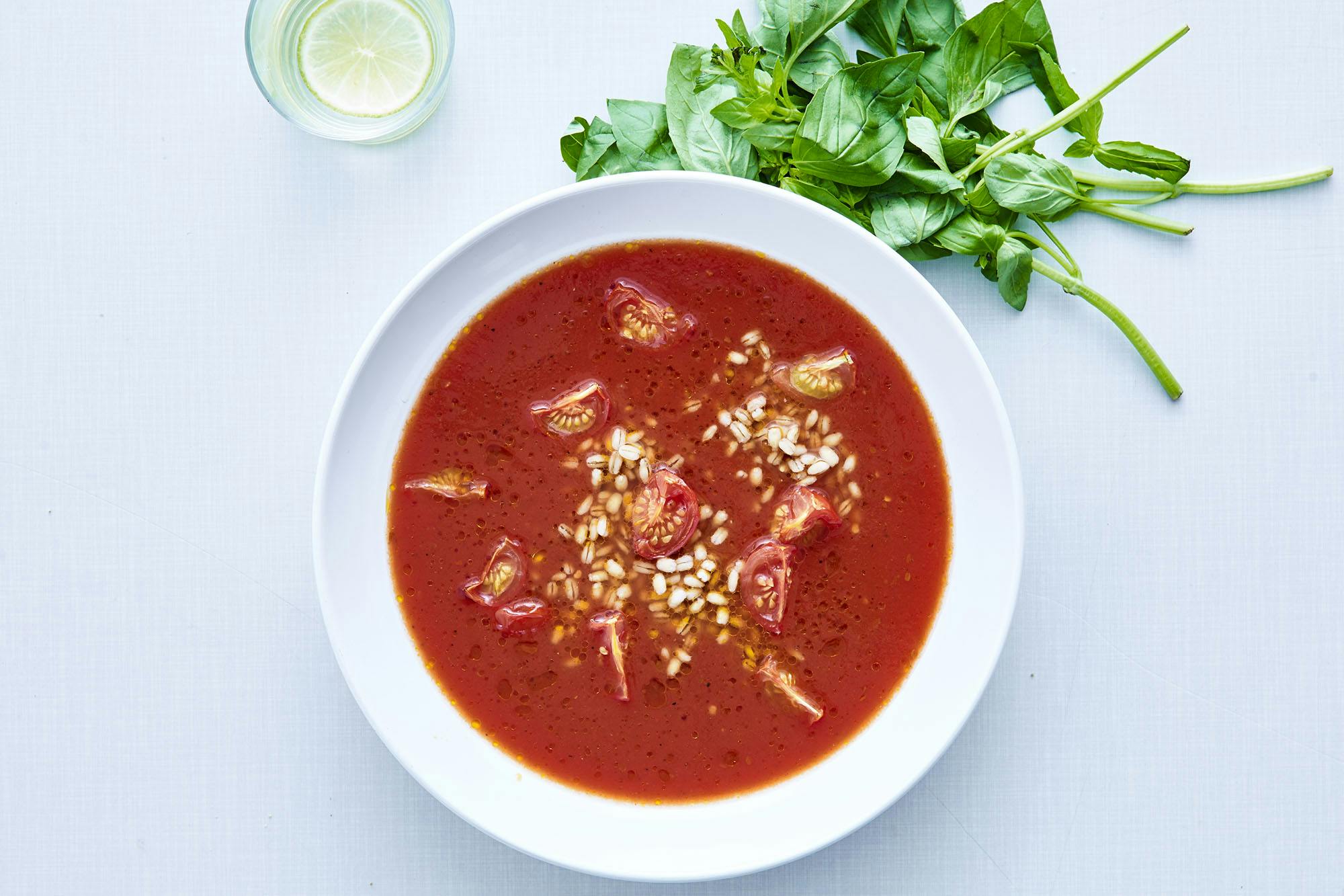 Tomatsuppe med bagte tomater og perlebyg