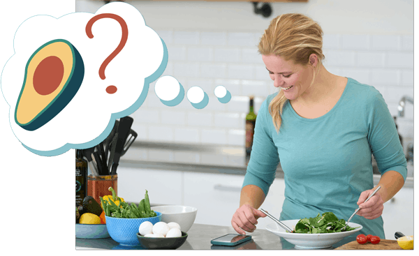 Kvinne på kjøkkenet – spørsmål til matplanen for vekttap