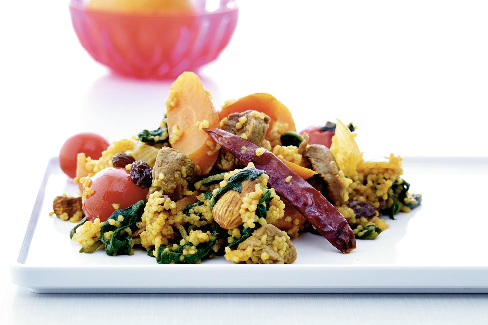 Couscous med lam, spinat, gulerødder og tomat