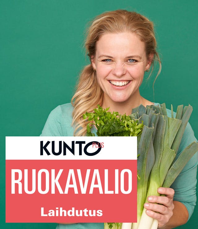 Iloinen nainen on aloittamassa kalorimäärään perustuvan ruokavalion.