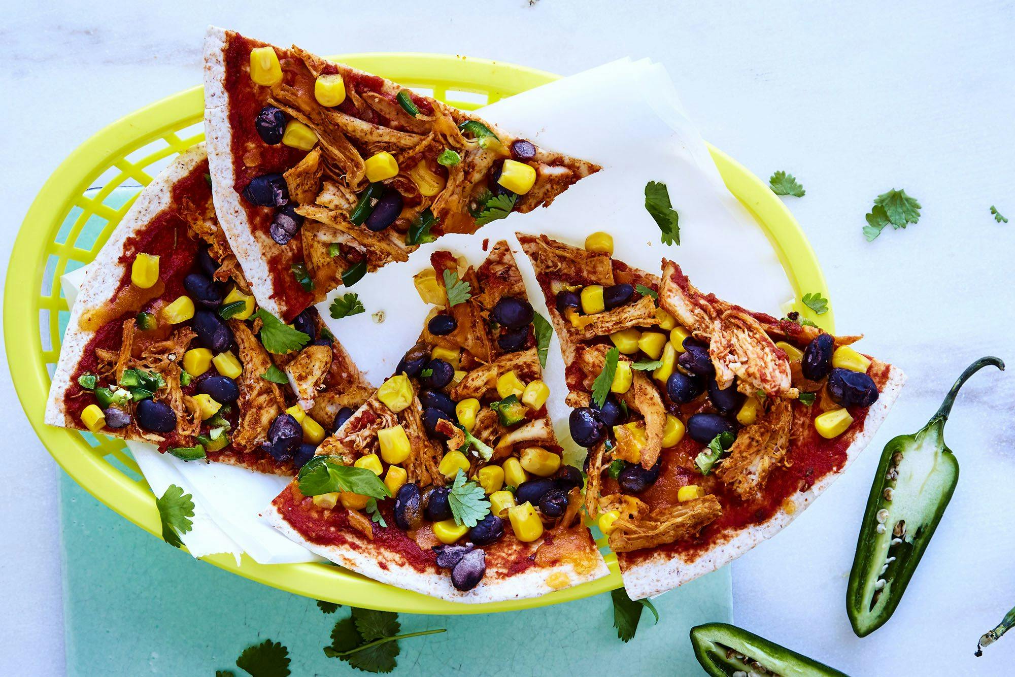 Mexicansk tortillapizza med kryddig kyckling
