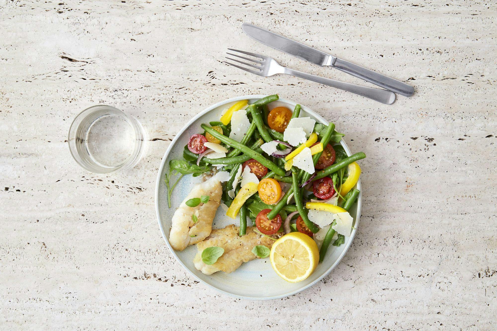 Grillad fisk med bönsallad